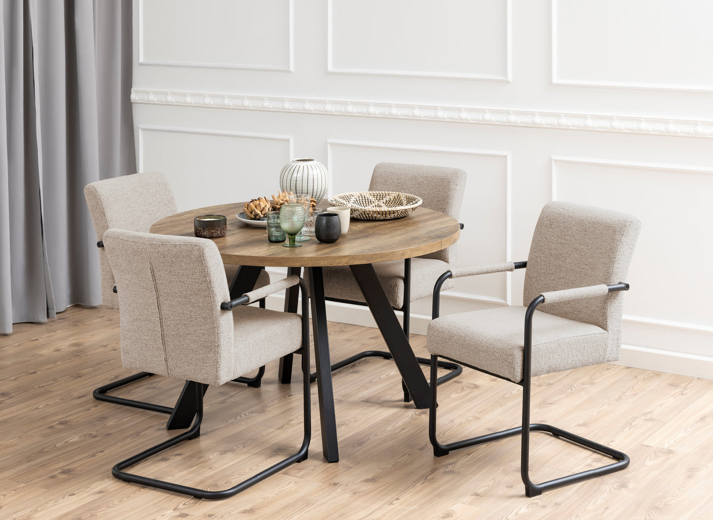 Zalida dining table